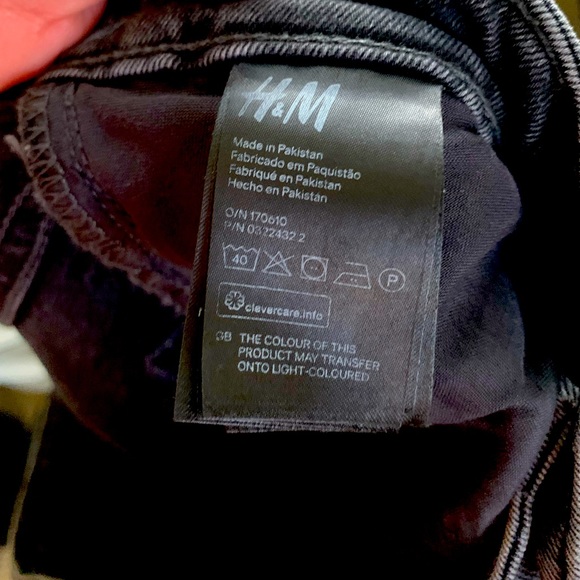H&M’s black Jeans. Size 28, straight legs - Picture 3 of 3
